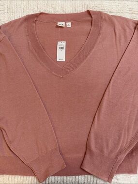 Unknown Brand Rose Pink V-Neck Women's Sweater